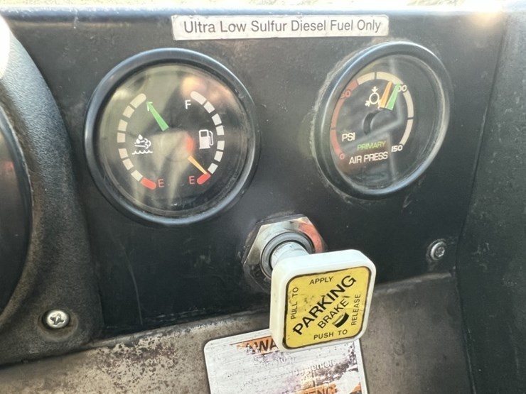 2013-mack-leu612-image-36