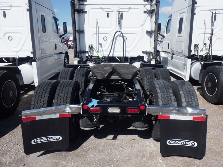 2024-freightliner-cascadia-126-image-10