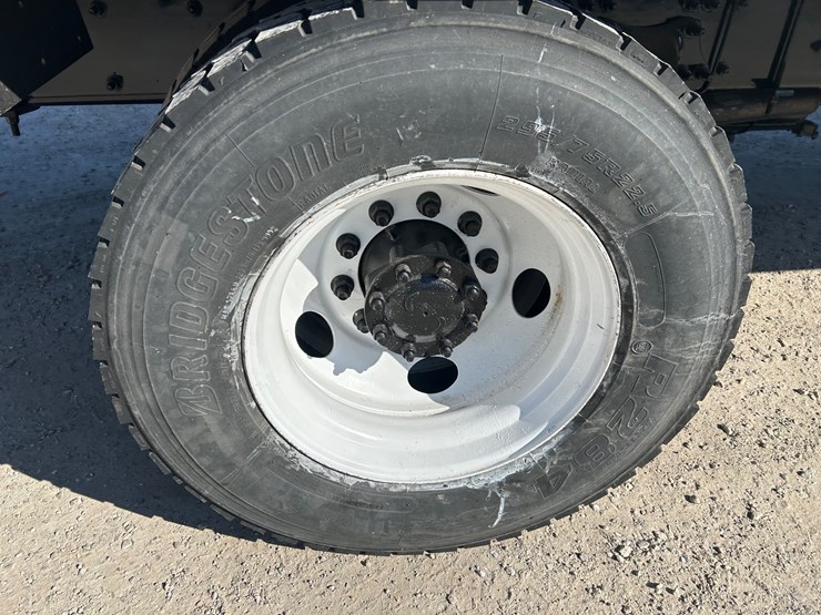 2018-freightliner-m2-106-image-85