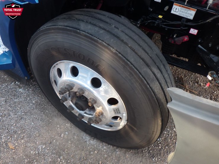 2021-freightliner-cascadia-126-image-27