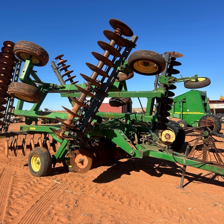 JOHN DEERE 637