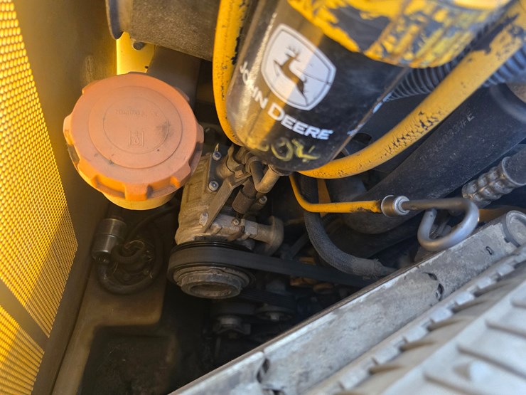 2012-deere-329d-image-37