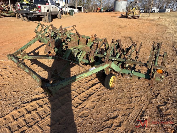 john-deere-12-image-4