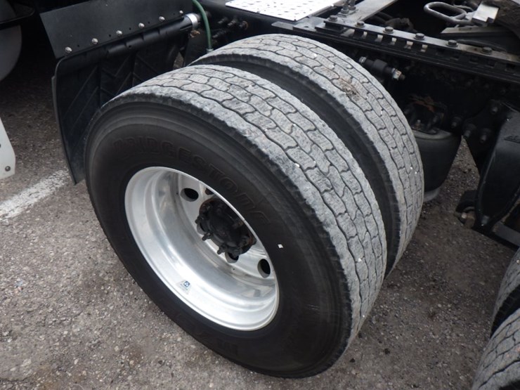 2017-freightliner-cascadia-125-evolution-image-16