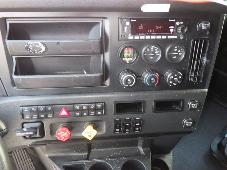 2024-freightliner-cascadia-126-image-20