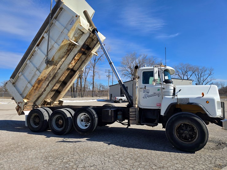 1998-mack-dm600-image-40