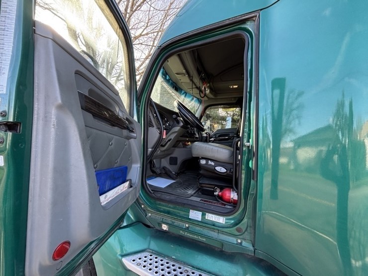 2016-kenworth-t680-image-26