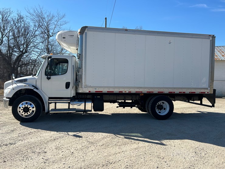 2018-freightliner-m2-106-image-5