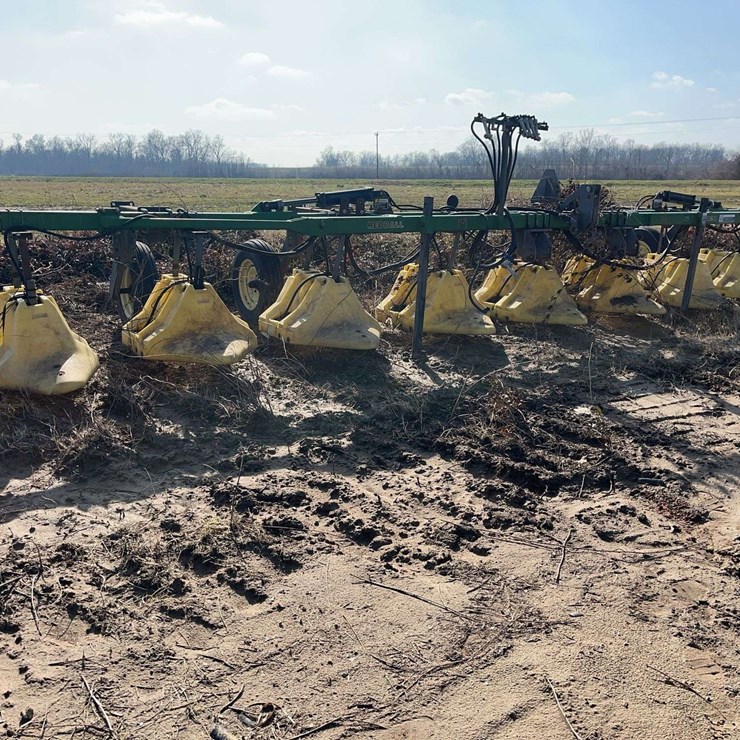 Red Ball 8 Row Hooded Sprayer, 3Pt