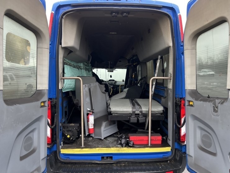 2019-ford-transit-image-14