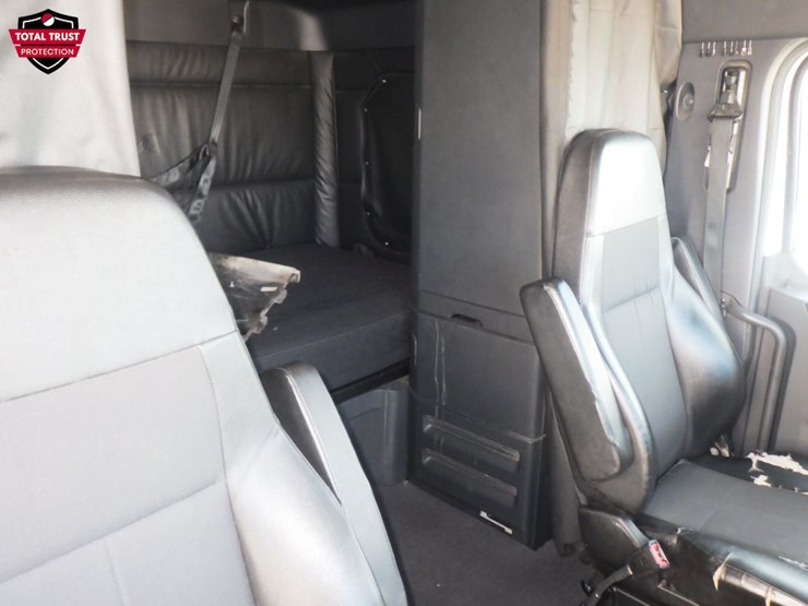 2024-freightliner-cascadia-126-image-6