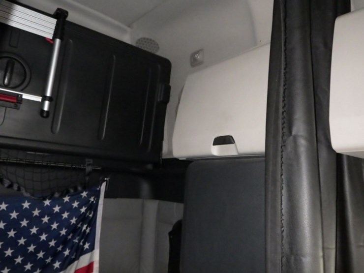 2021-freightliner-cascadia-126-image-28