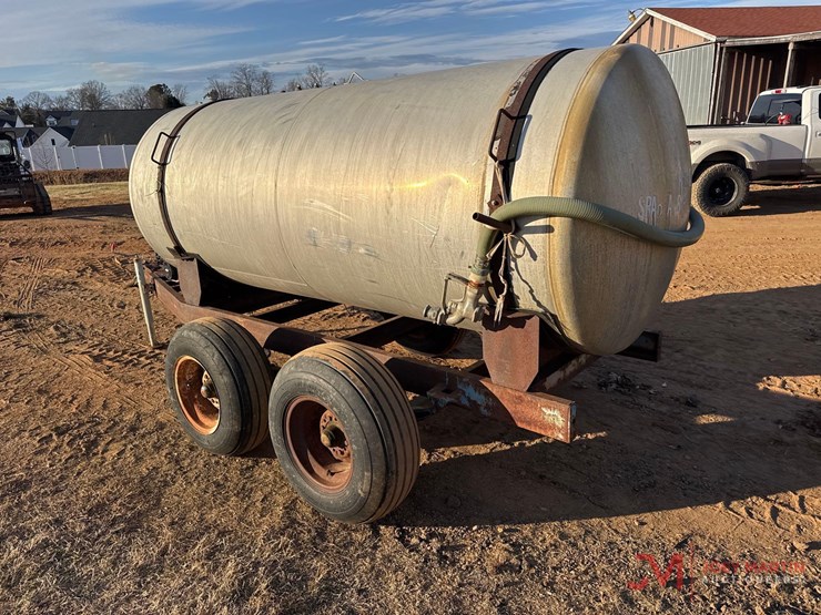 blue-1,000-gallon-towable-water-wagon-image-3