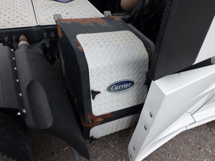 2019-freightliner-cascadia-126-image-11