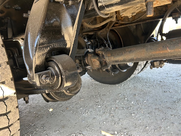 2018-freightliner-m2-106-image-87