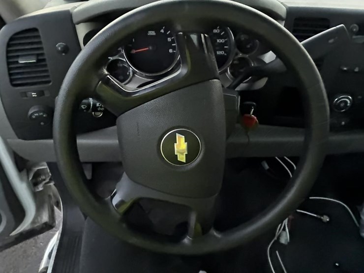 2011-chevrolet-2500-image-12