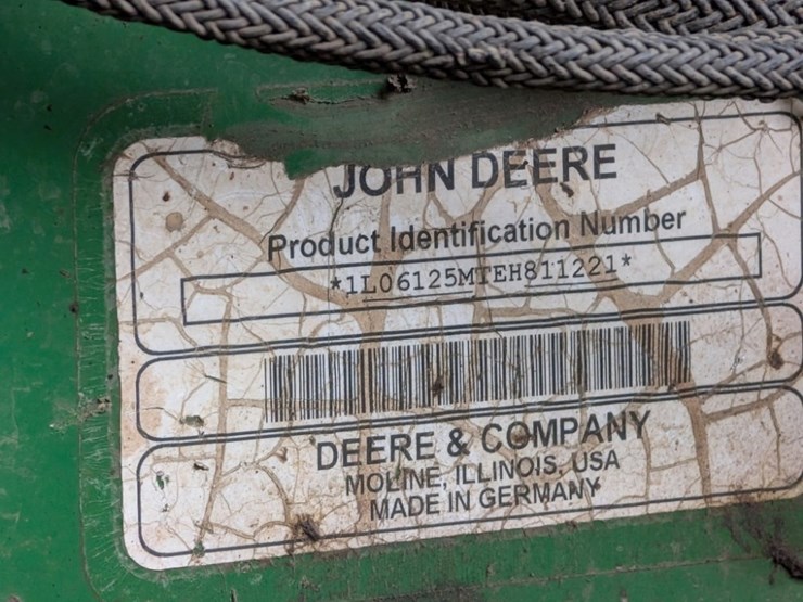 2015-john-deere-6125m-image-34