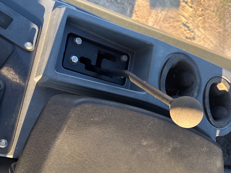 2019-deere-450k-lgp-image-15