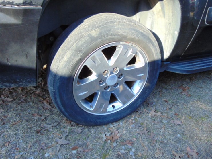 2009-gmc-yukon-xl-image-3