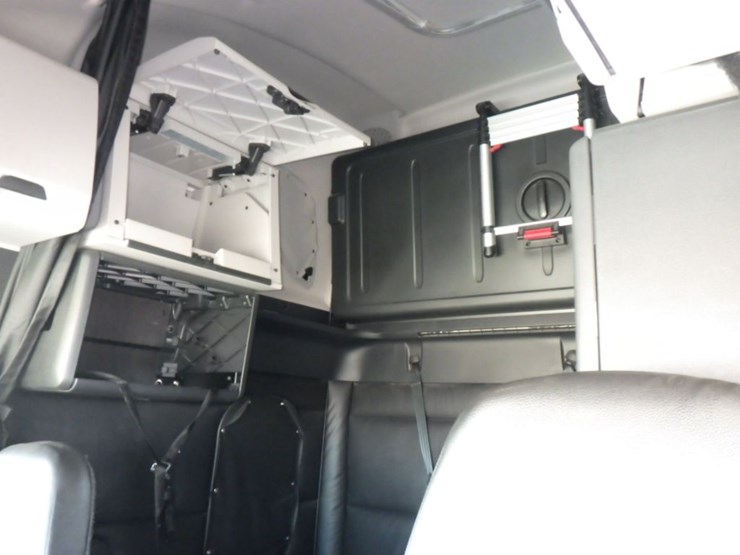 2024-freightliner-cascadia-126-image-22