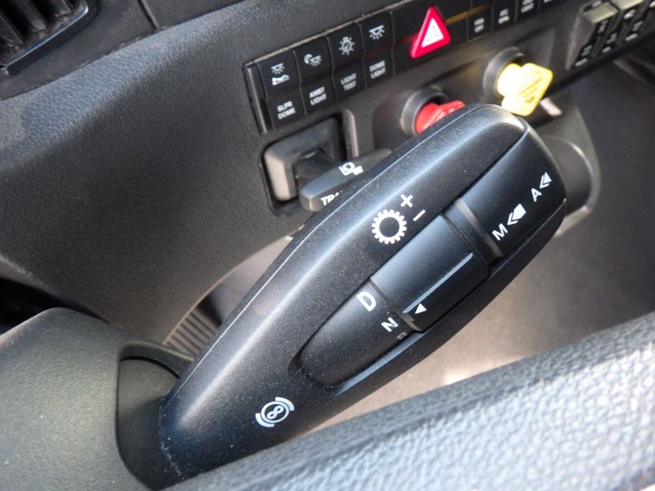 2024-freightliner-cascadia-126-image-18