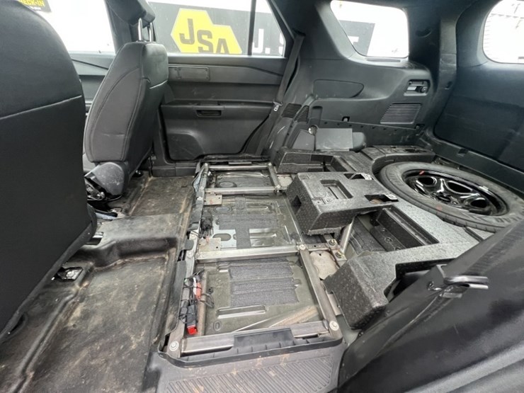 2021-ford-explorer-image-21