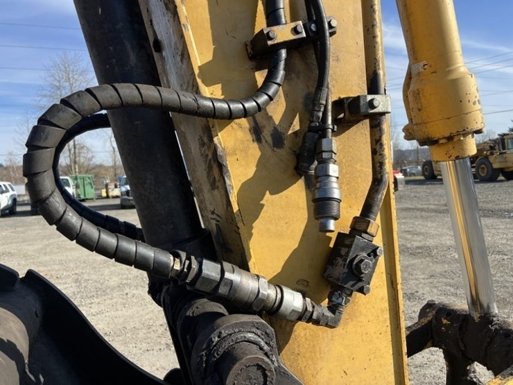 2004-deere-225c-lc-image-12