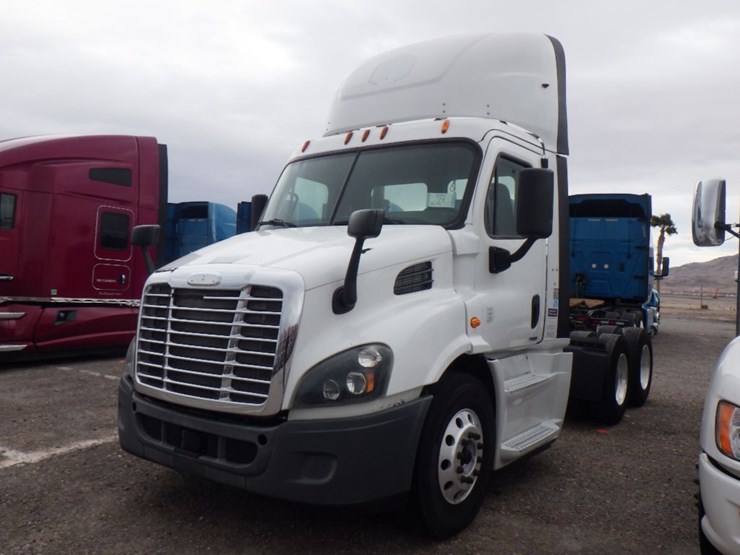 2015-freightliner-cascadia-113-evolution-image-1
