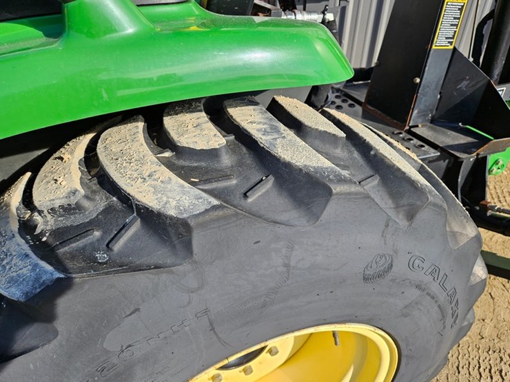 john-deere-3320-image-16