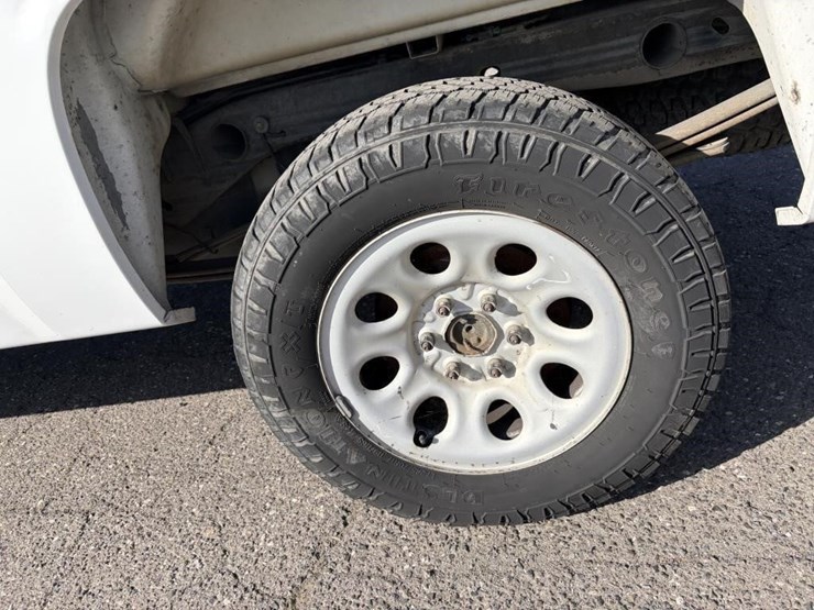 2011-chevrolet-1500-image-24