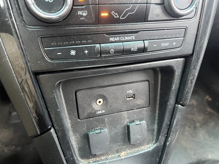 2017-ford-explorer-image-33