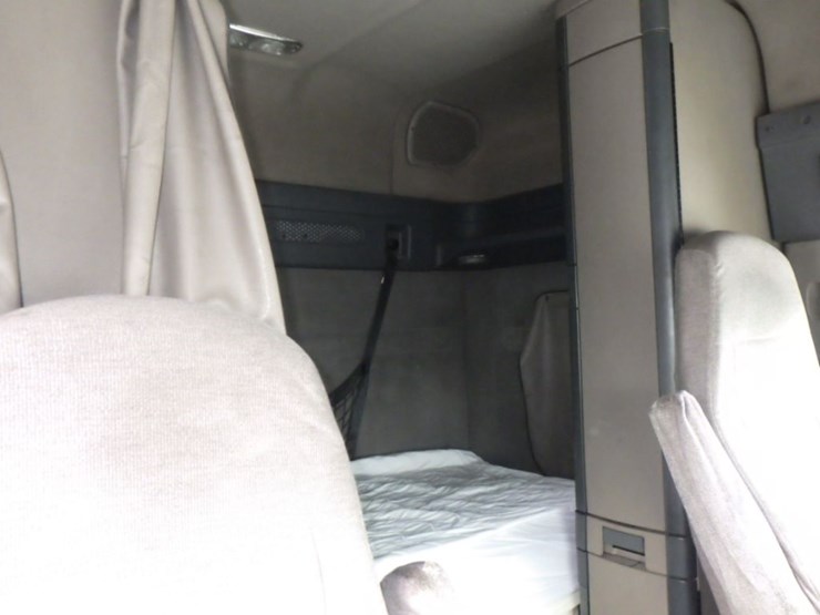 2017-freightliner-cascadia-125-evolution-image-5