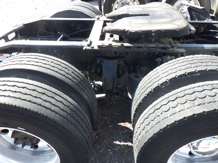 2022-freightliner-cascadia-126-image-7