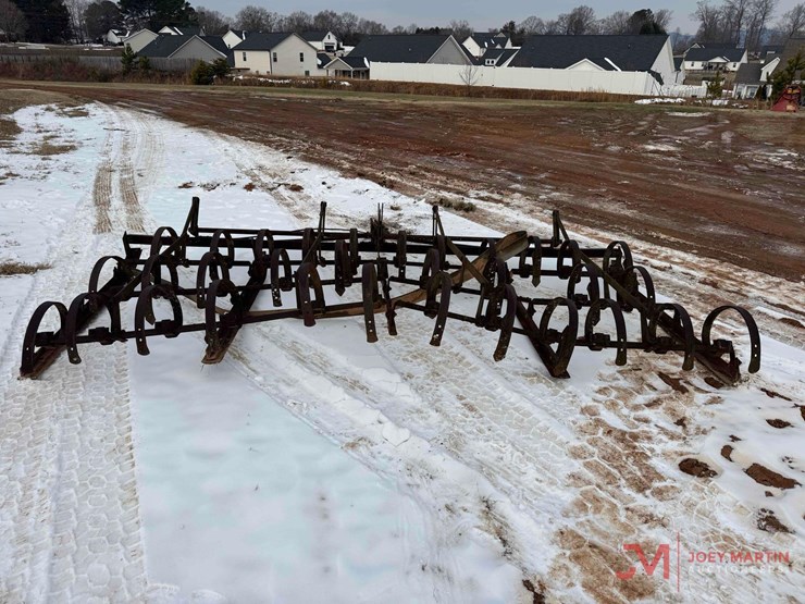 pull-type-field-cultivator-/-chisel-plow-image-7