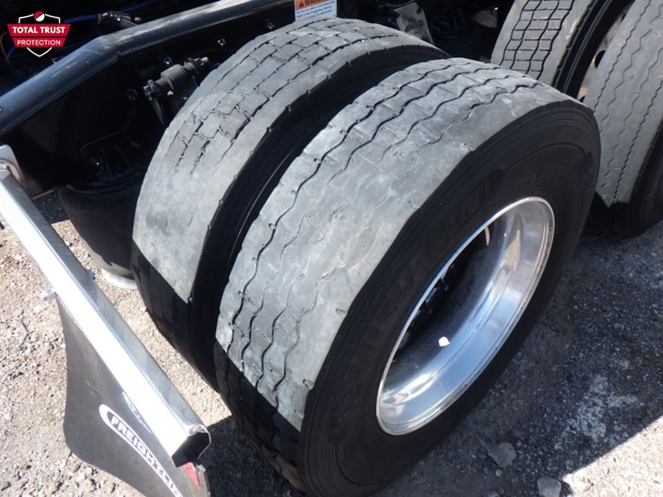 2024-freightliner-cascadia-126-image-10