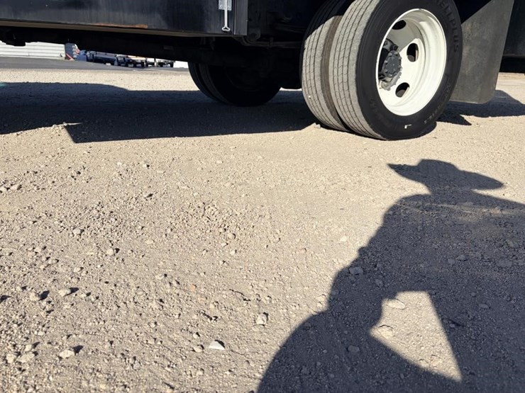 2017-isuzu-nrr-image-7