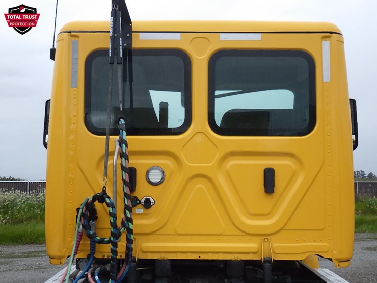 2022-freightliner-cascadia-126-image-9