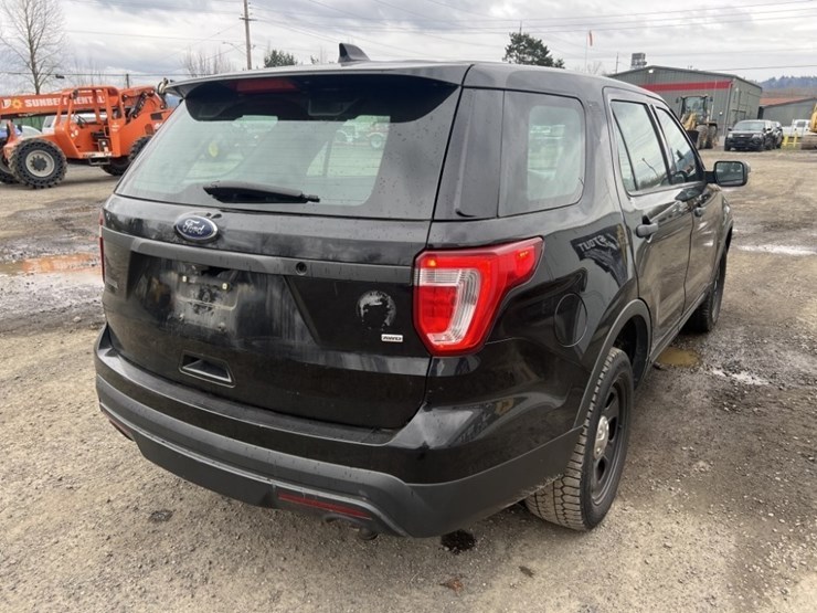 2017-ford-explorer-image-4