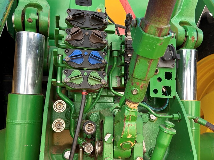 2010-john-deere-8295r-image-7