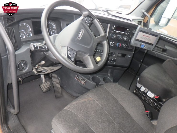 2023-freightliner-cascadia-126-image-15