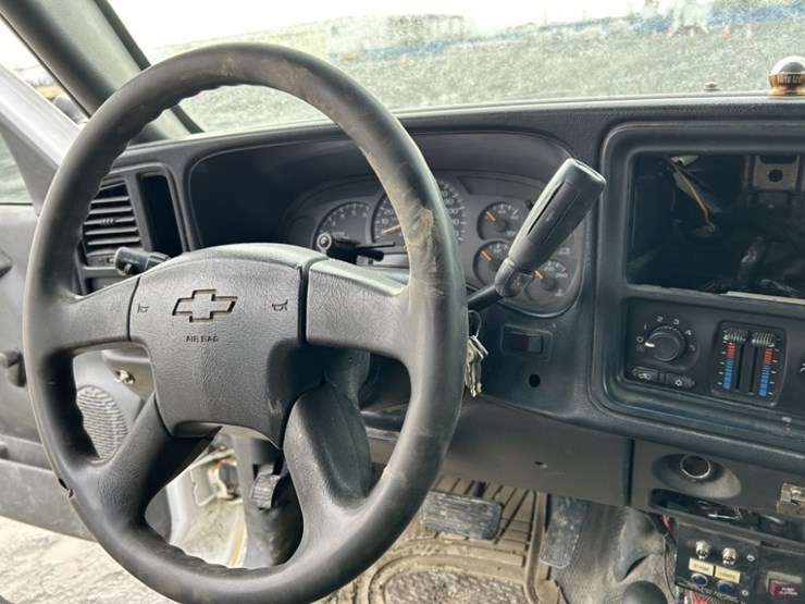 2006-chevrolet-silverado-3500-image-21