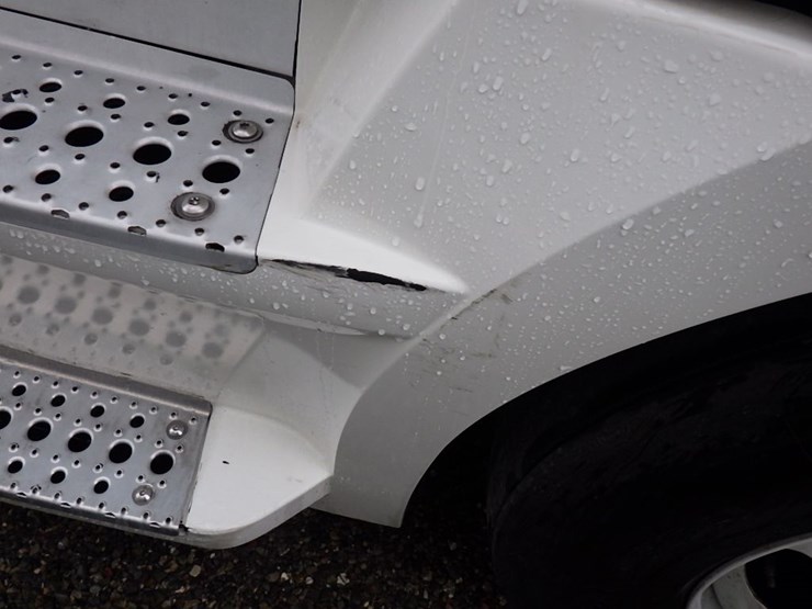 2020-freightliner-cascadia-126-image-5