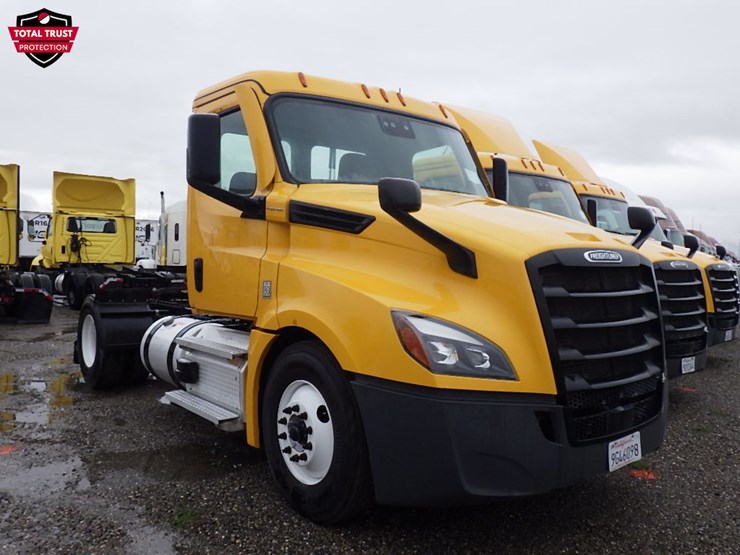 2022-freightliner-cascadia-126-image-3