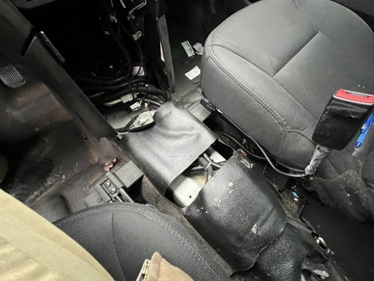 2017-ford-explorer-image-30