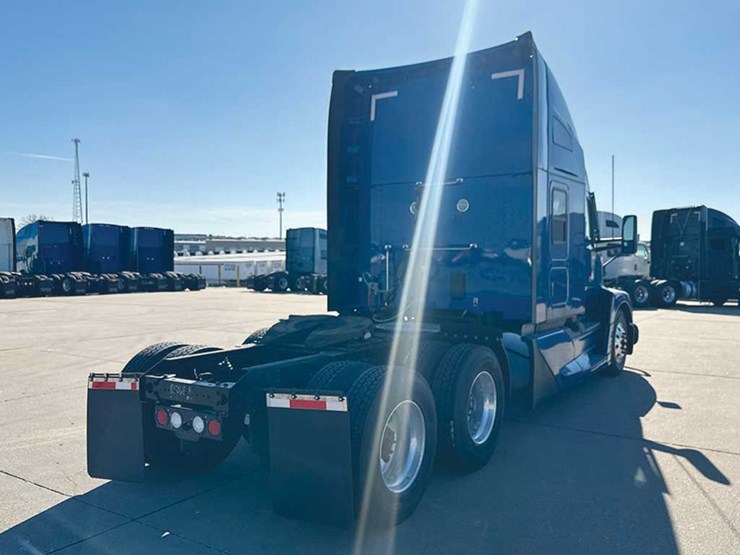 2022-kenworth-t680-image-3