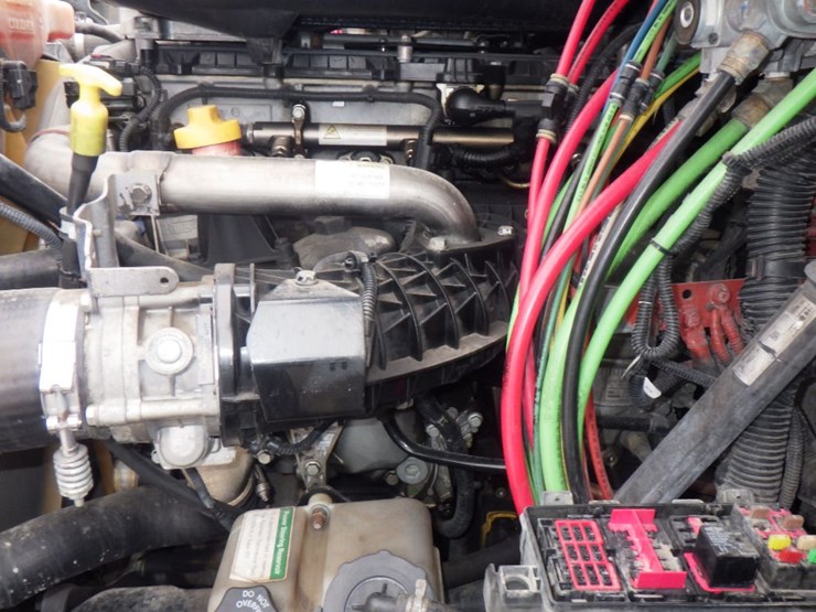 2015-freightliner-cascadia-113-evolution-image-20