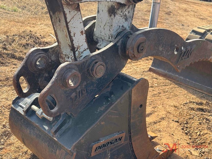 2020-takeuchi-tb240-image-14