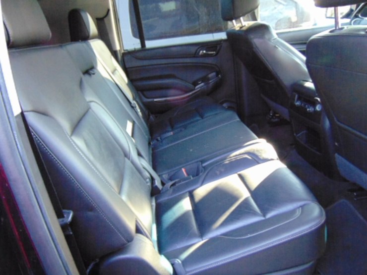 2018-chevrolet-suburban-image-4