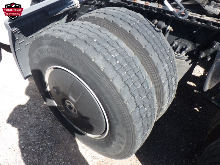 2024-freightliner-cascadia-126-image-16