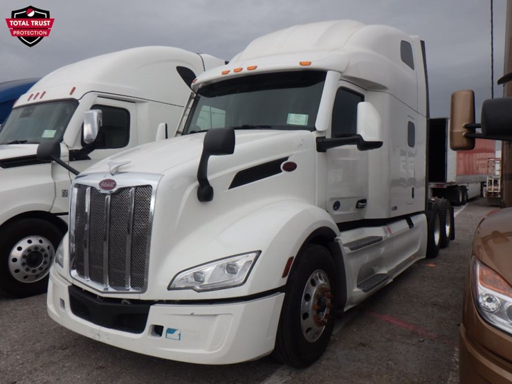 2022-peterbilt-579-image-1